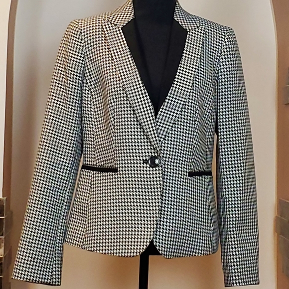 ONE BUTTON BLACK AND WHITE CHECKED PATTERN JACKET ( SIZE 8) - Picture 5 of 10